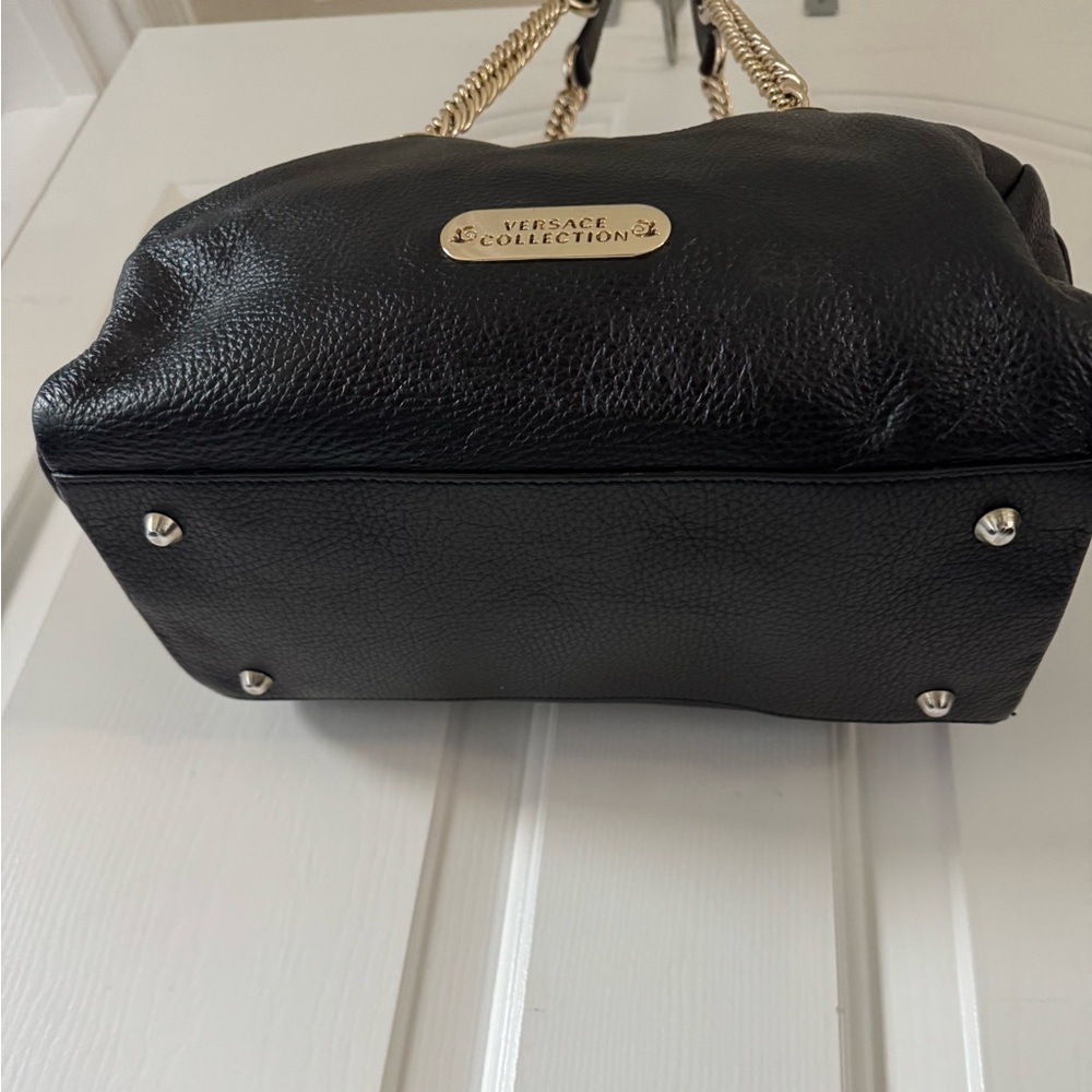 Versace Collection, soft black pebbled leather, gold hardware, zipper closure - Picture 5 of 14
